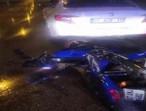 Alkollü motosiklet sürücüsü otomobile çarptı: 1 yaralı
