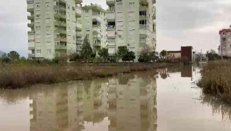 Kırmızı kodlu Finike’nin sokakları Venedik’e döndü