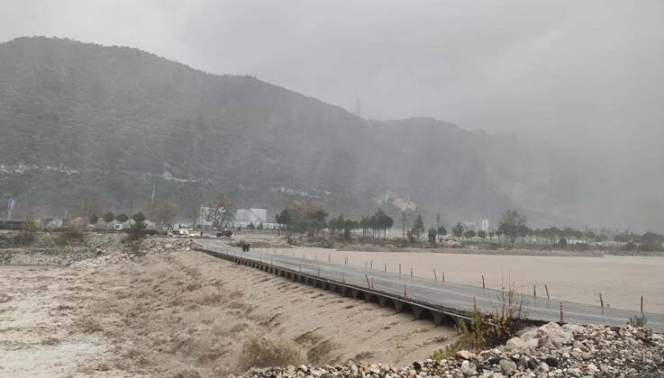 Antalya’da son 24 saatte metrekareye 243 kg yağış düştü