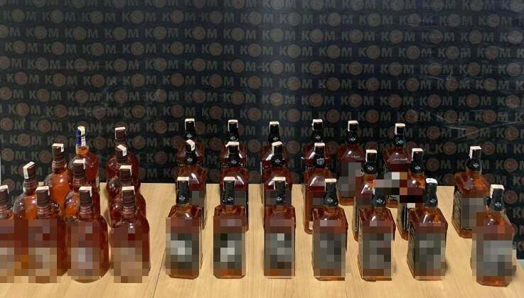 Antalya’da piyasa değeri 250 bin TL olan 623 şişe sahte alkollü içki ele geçirildi