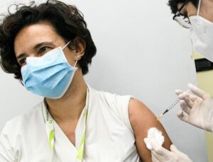 Korkutan araştırma: “Pfizer aşısı Omicron’a karşı kısmi koruma sağlıyor”