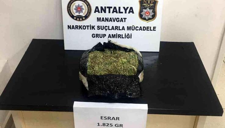 Yolcu otobüsündeki valizden 1 kilo 25 gram esrar çıktı