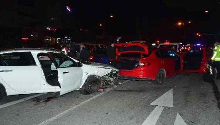 Antalya’da 5 aracın karıştığı zincirleme kaza: 2 yaralı