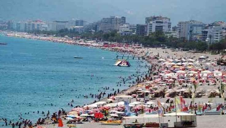 2021 yılını 9 milyonu aşkın turistle tamamlayan Antalya’ya en çok turist Rusya’dan geldi