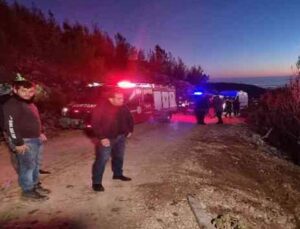 Antalya’da tomruk yüklü kamyonun altında kalan şoför hayatını kaybetti