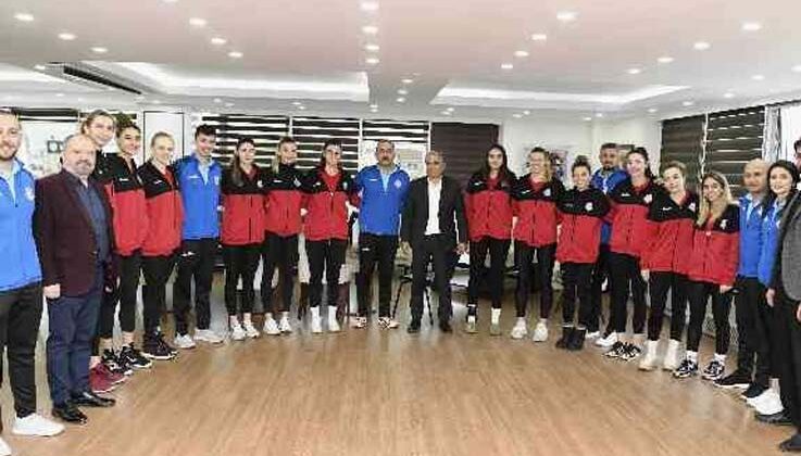 Uysal’dan Muratpaşa’nın Sultanlarına: “Antalya’mıza şampiyonluk yaşatalım”