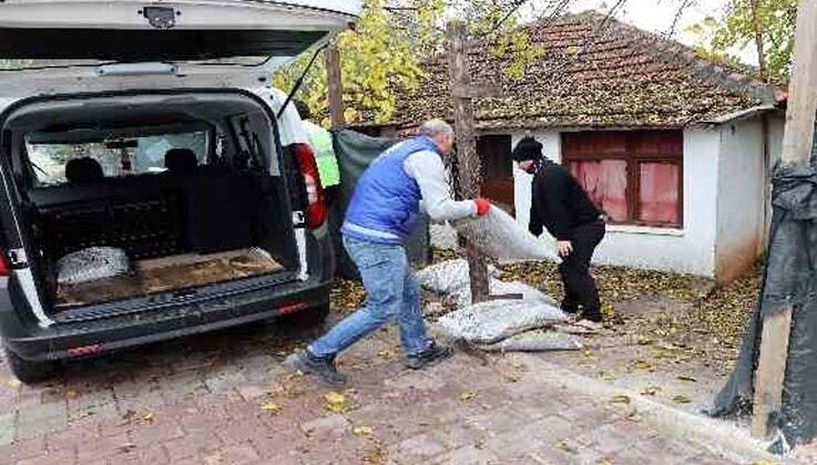 Büyükşehir’den ihtiyaç sahibi ailelere 250’şer kilo kömür yardımı