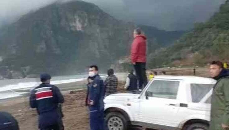 Antalya’da bir kişinin denize sürüklendiği ihbarı ekipleri alarma geçirdi