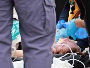 Denizde boğulma tehlikesi geçiren Rus kadın 40 dakikalık kalp masajıyla hayata döndürüldü