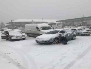 Antalya -Konya karayolunda kar kalınlığı 50 santime ulaştı