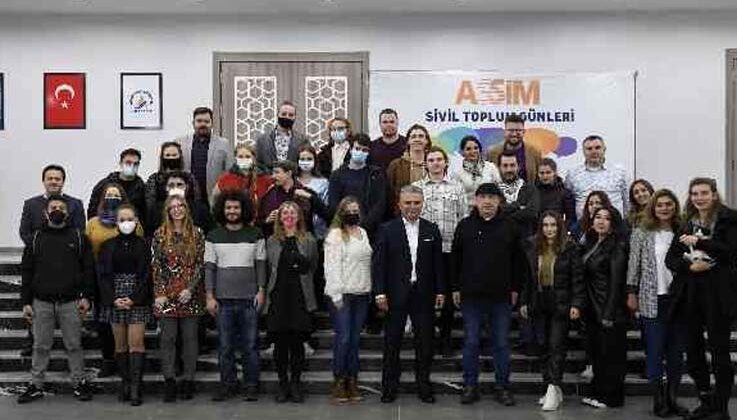 Erasmus programı ile Antalya’ya gelen gençler, şehrin temizliğine dikkat çekti