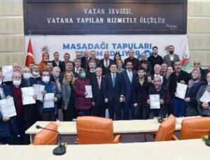 Kepez’de 5 mahallede 3 bin 556 tapu verildi