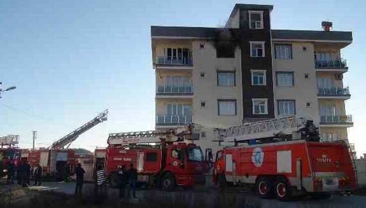 Antalya’da 5 katlı binada korkutan yangın