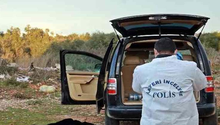 Otomobilin camını kırıp 30 bin liralık bilgisayar çaldılar, kaza yapınca araçlarını bırakıp kaçtılar