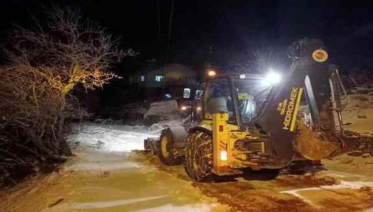 Yoğun kar yağışı altındaki Akseki’ye Kepez’den destek