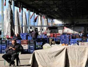 Dondurucu soğuklar sebebiyle Antalya haline gelen ürün yüzde 50 azaldı