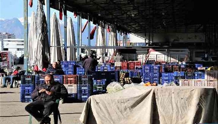 Dondurucu soğuklar sebebiyle Antalya haline gelen ürün yüzde 50 azaldı