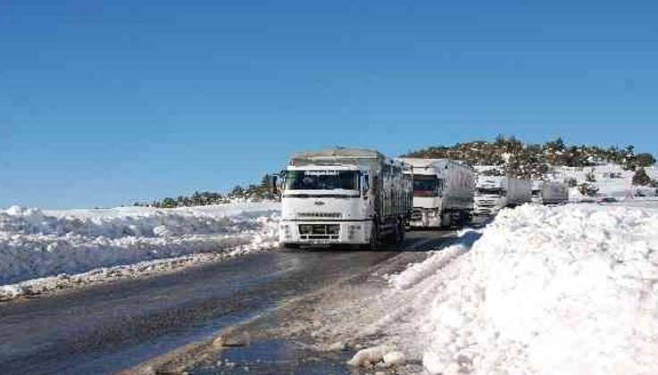 Antalya-Konya karayolunda kar esareti sona erdi