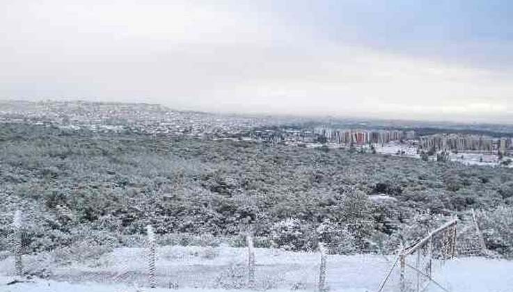 Antalya’ya 29 yıl sonra gelen karla beyaza bürünen kent havadan görüntülendi