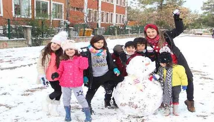 Antalya’ya 29 yıl sonra gelen kar sevinci