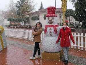 Manavgat’ta 14 yıl aradan sonra kar sevinci