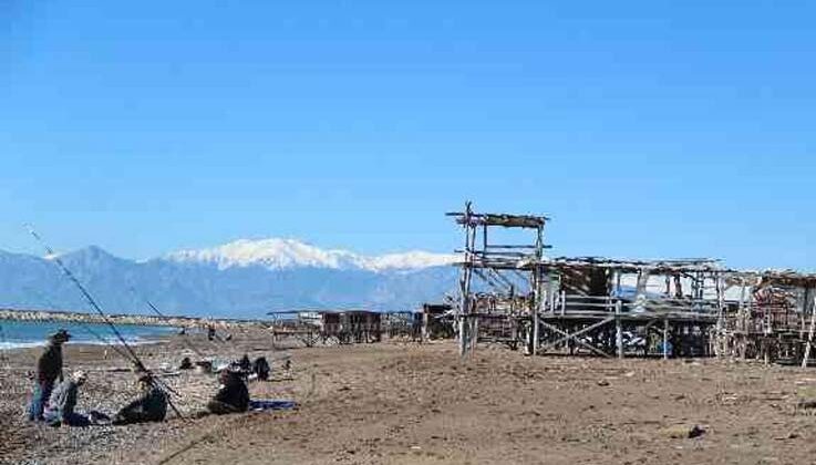 5 yıldızlı otellere komşu çardakların yıkımı ertelendi