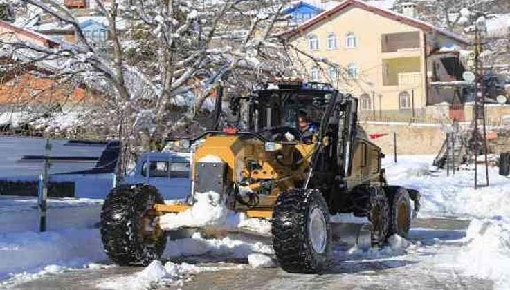 Antalya’nın Akseki ilçesinde 37 mahalle yolu kar sebebiyle kapalı