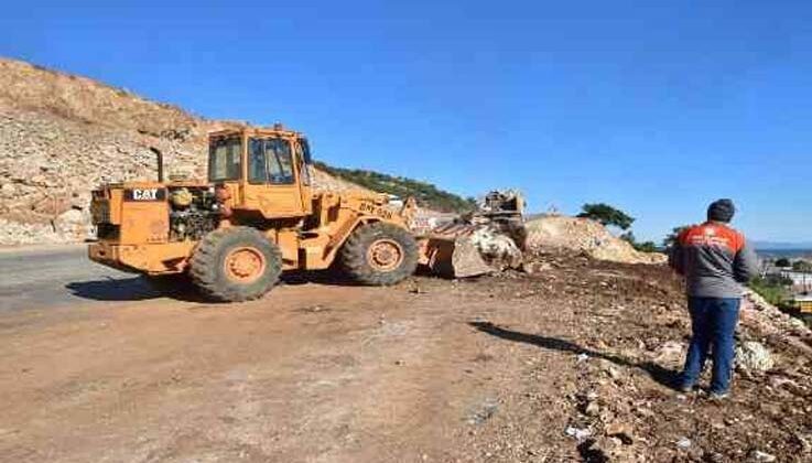 Kepez Fatin Gökmen Caddesi’nde taş duvar çalışması