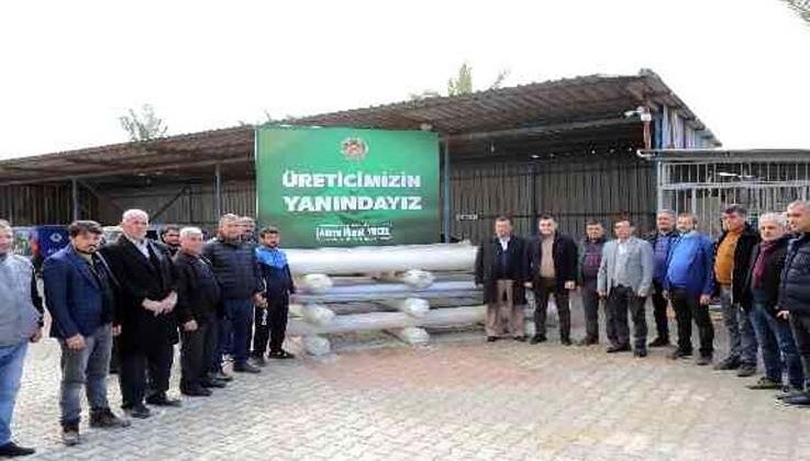 Alanya’da fırtınadan zarar gören çiftçilere 2,5 ton naylon desteği