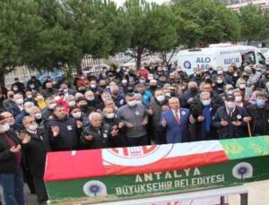 Antalyaspor’un eski futbolcusu Oral Yenigün törenle toprağa verildi