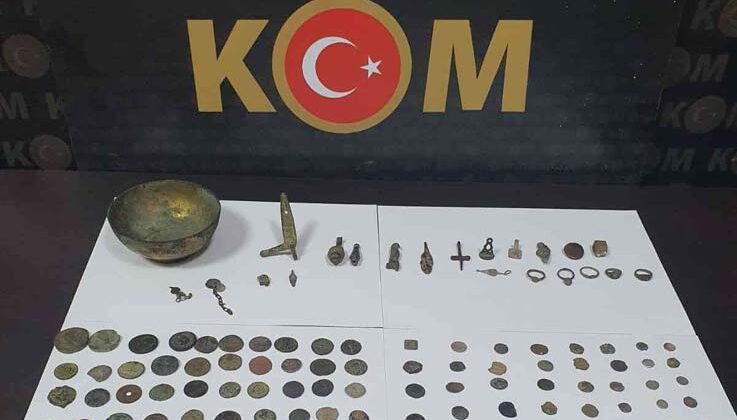 Yol kontrolünde 160’ı sikke toplam 181 adet tarihi eser ele geçirildi