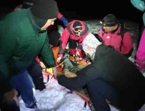 Antalya’da yaylada mahsur kalan 28 kişilik ekip donmak üzereyken kurtarıldı