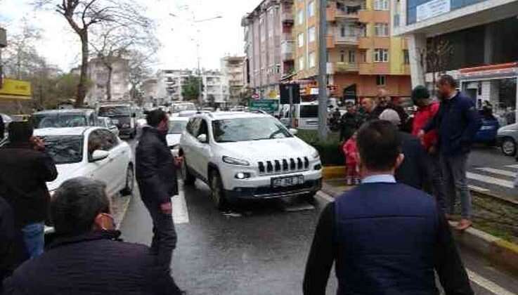 Yaya geçidine park edip kazaya davetiye çıkardı