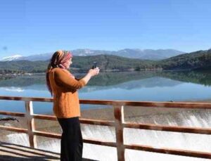 Antalya’da Kumluca Barajı taştı, yapay şelale oluştu