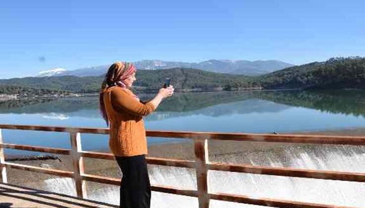 Antalya’da Kumluca Barajı taştı, yapay şelale oluştu