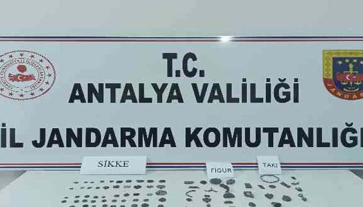 Antalya’da jandarma, 84 tarihi eser ele geçirdi