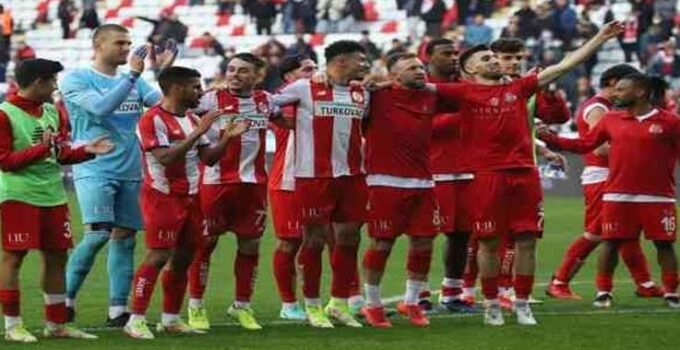 Antalyaspor, 8 hafta sonra 3 puan hasretine son verdi