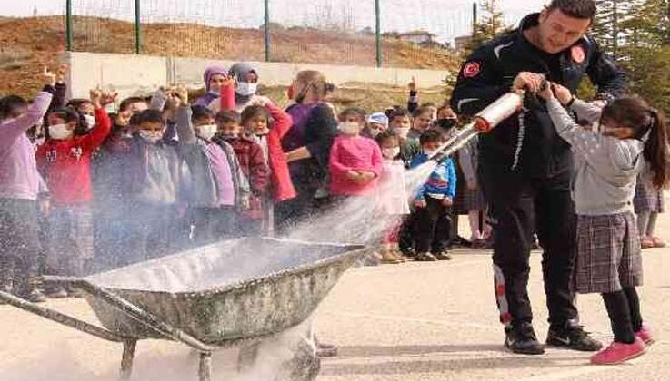 Elmalılı öğrencilere yangın tatbikatı