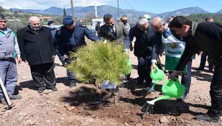 Kumluca’da 250 15 Temmuz Şehidi anısına 250 fidan dikildi