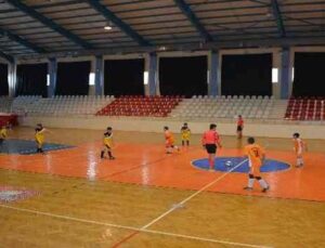 Korkuteli’nde okullar arası futsal turnuvası başladı