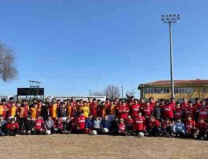 Döşemealtı Futbol Okulu öğrencileri dostluk maçına çıktı