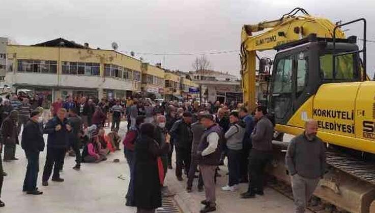 Antalya’da kapalı pazar yerinde yıkım gerginliği