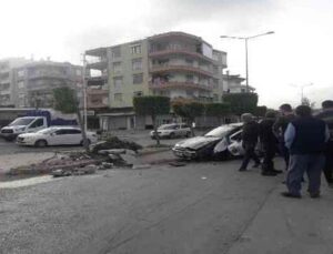 Aydınlatma direğine çarpan otomobilin sürücüsü yaralandı