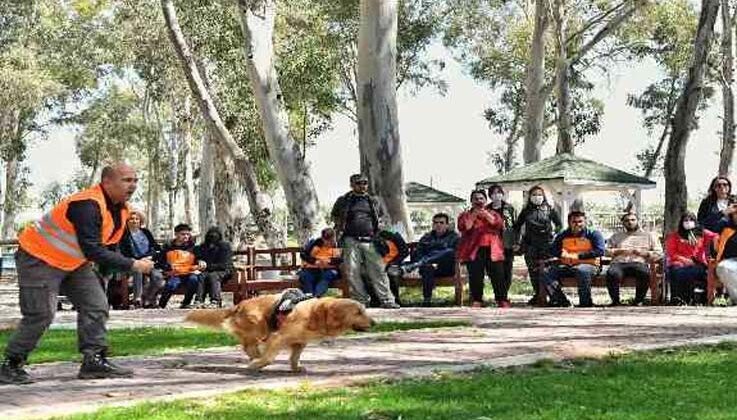Otizmli bireylere köpekli terapi