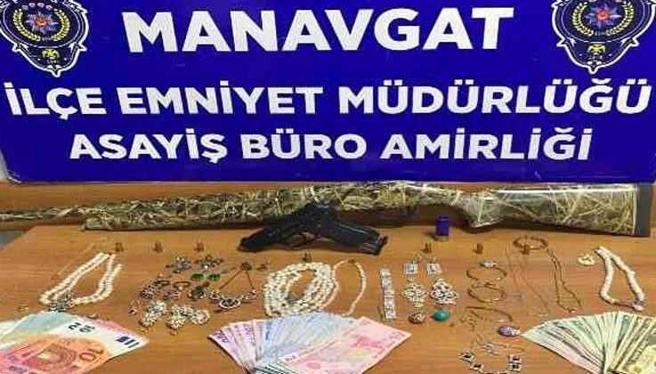 Villadan 340 bin TL’lik soygun yapan şüpheliler 24 saat geçmeden yakalandı