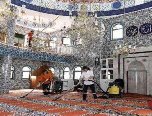Muratpaşa’da camilerde bayram temizliği