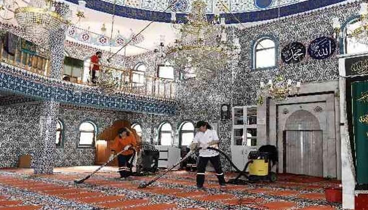 Muratpaşa’da camilerde bayram temizliği