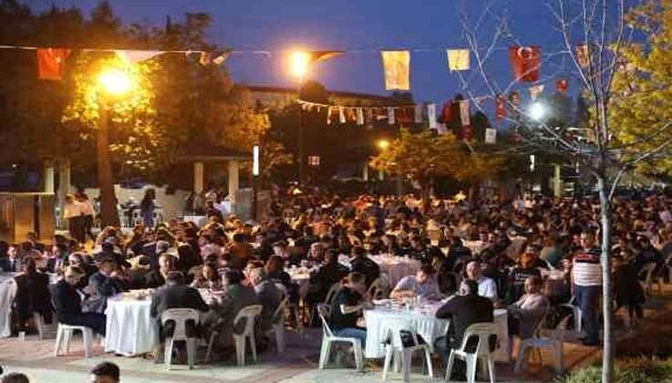 Başkan Böcek, belediye personeli ile iftarda buluştu