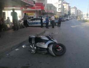 Manavgat’ta hafif ticari araç motosikletle çarpıştı: 1 yaralı