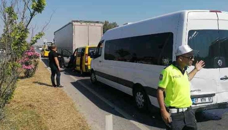 Zincirleme kazada İngiliz turist yaralandı